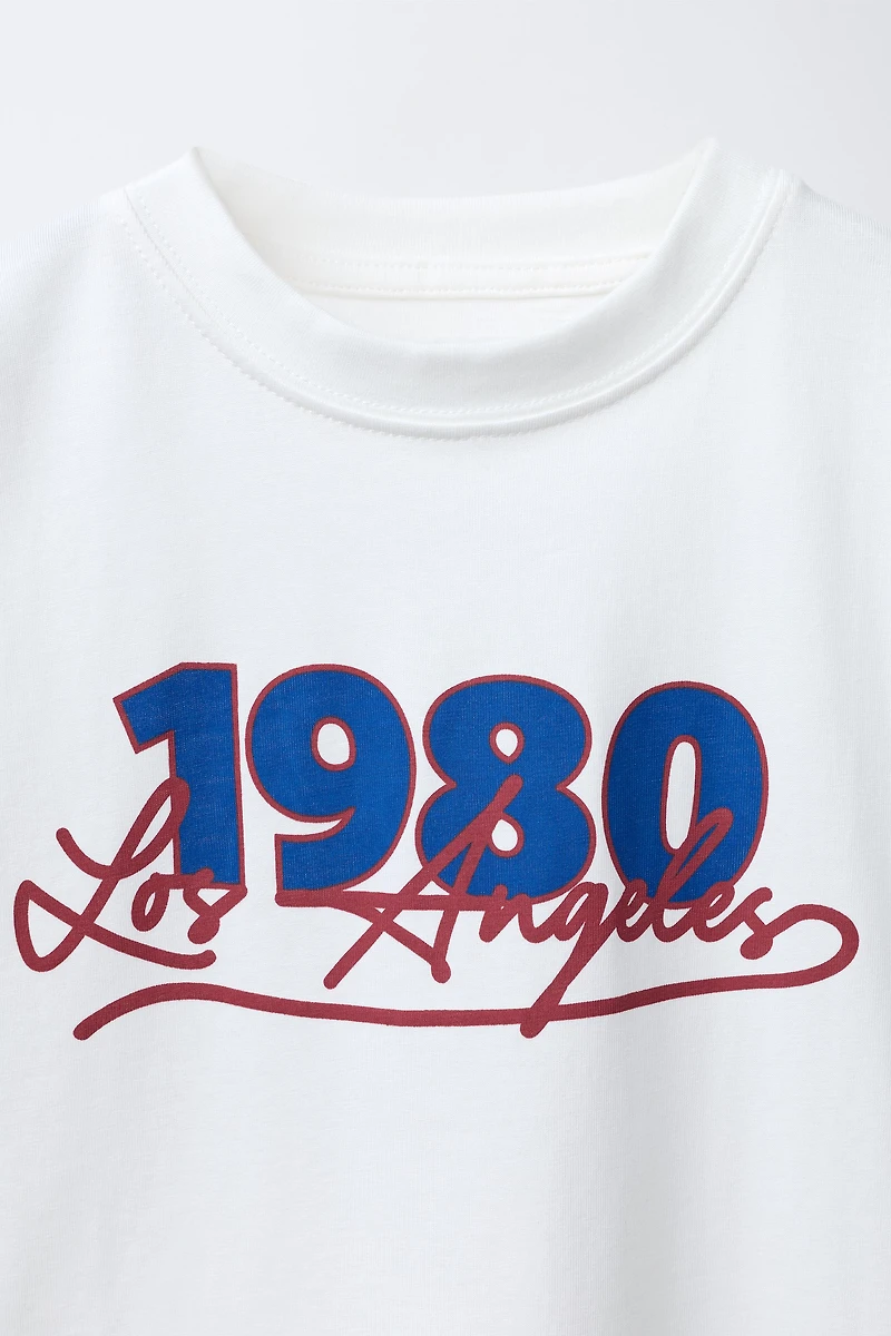 T-SHIRT INSCRIPTION VARSITY