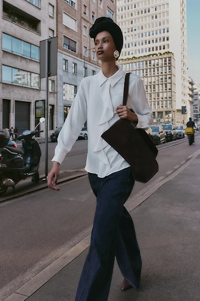 CHEMISE EN CRÊPE À VOLANT