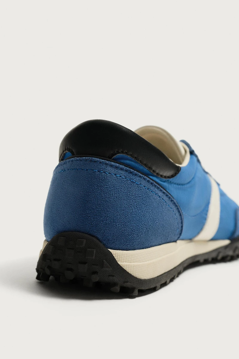 RETRO STYLE SNEAKERS