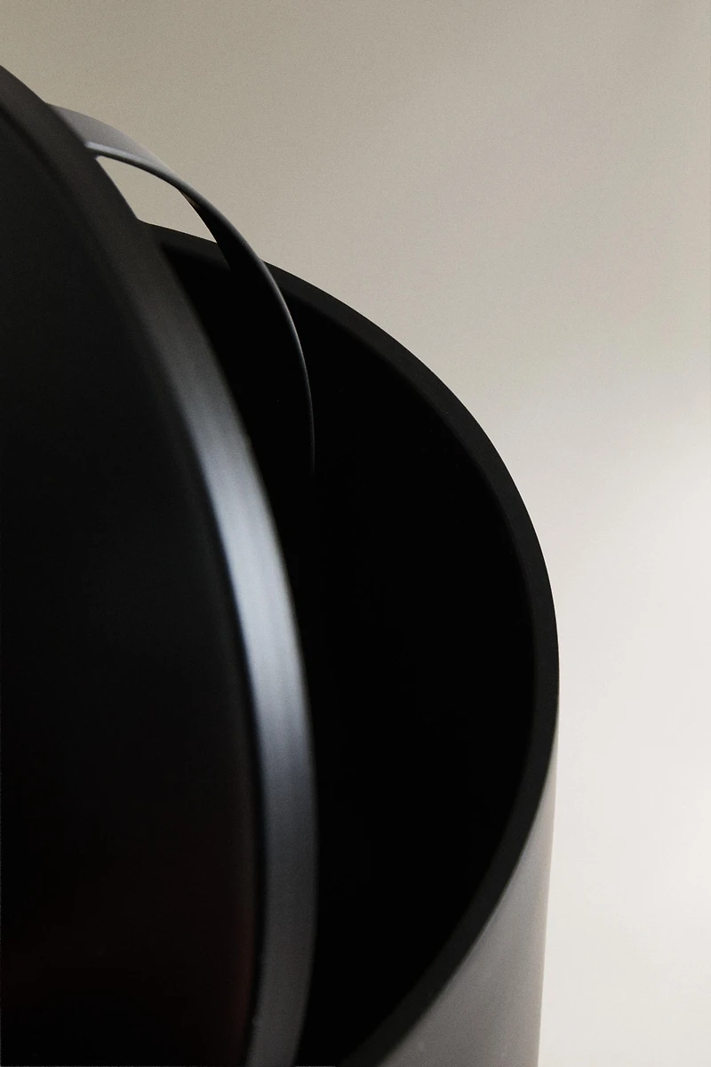 BLACK RESIN BATHROOM BIN