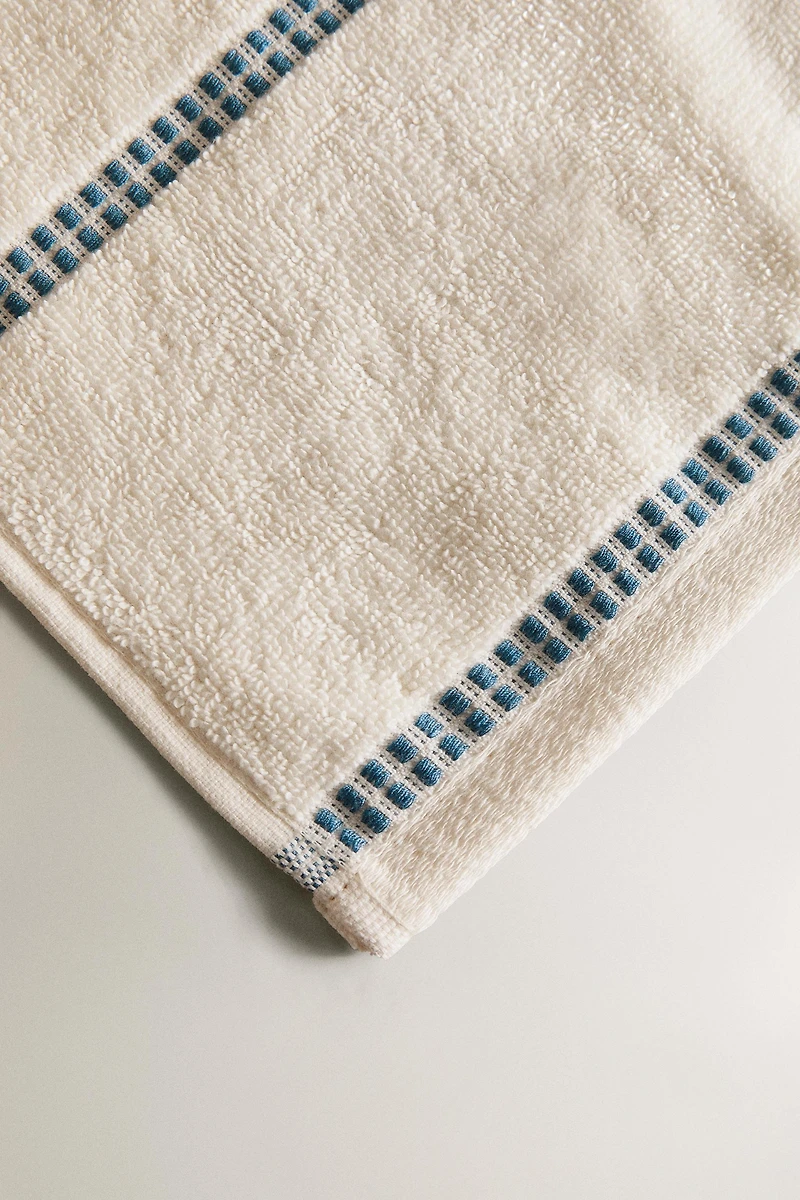 GEOMETRIC BORDER BATH TOWEL