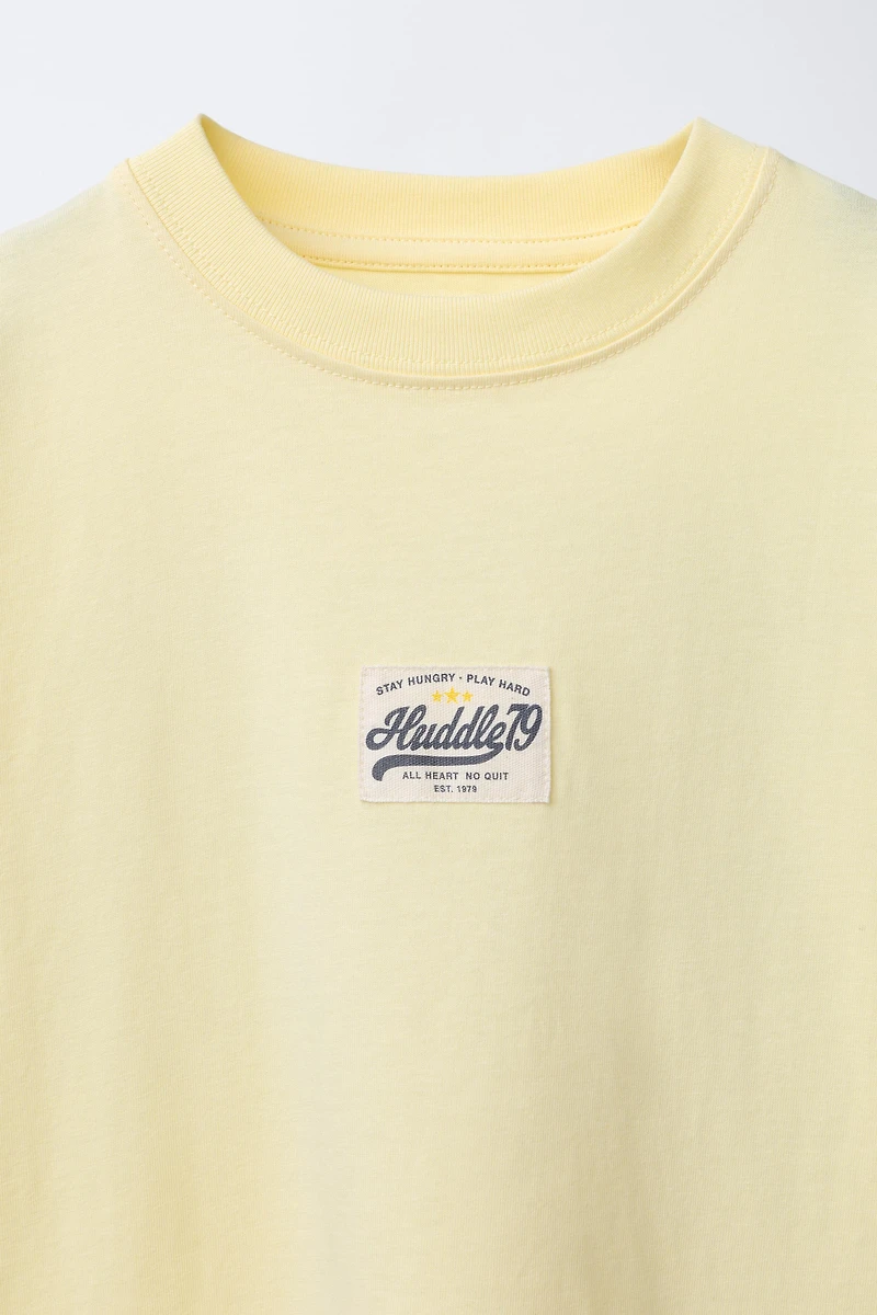 T-SHIRT JOGGING AVEC INSCRIPTION