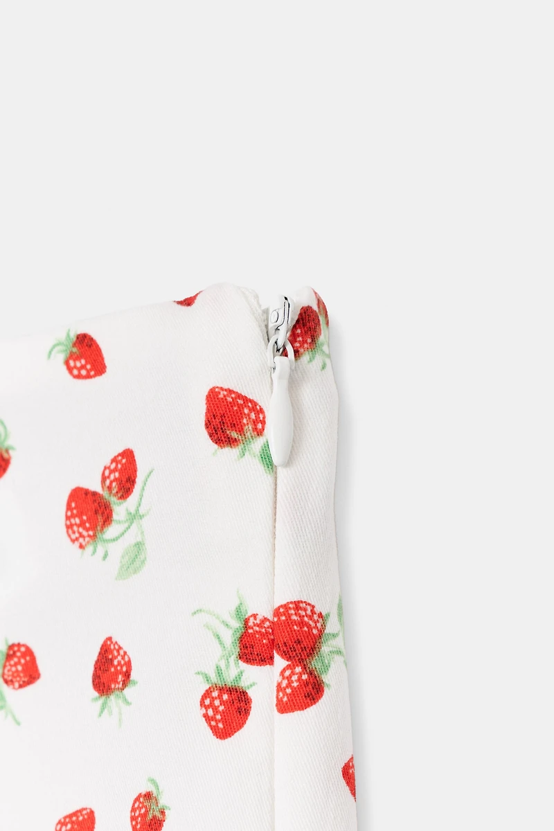 STRAWBERRY PRINT CAPRI PANTS