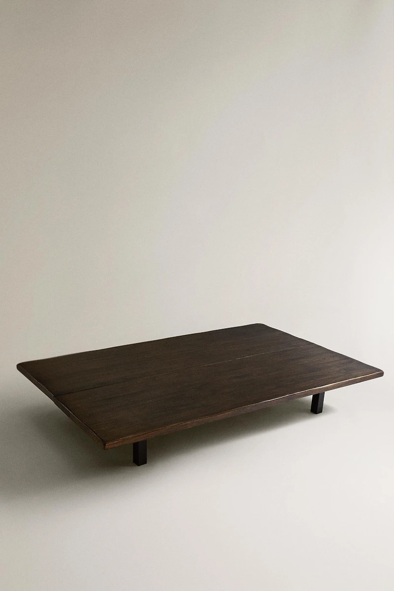 LOW-LEGGED COFFEE TABLE