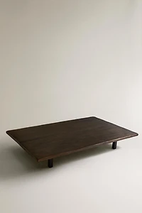 LOW-LEGGED COFFEE TABLE