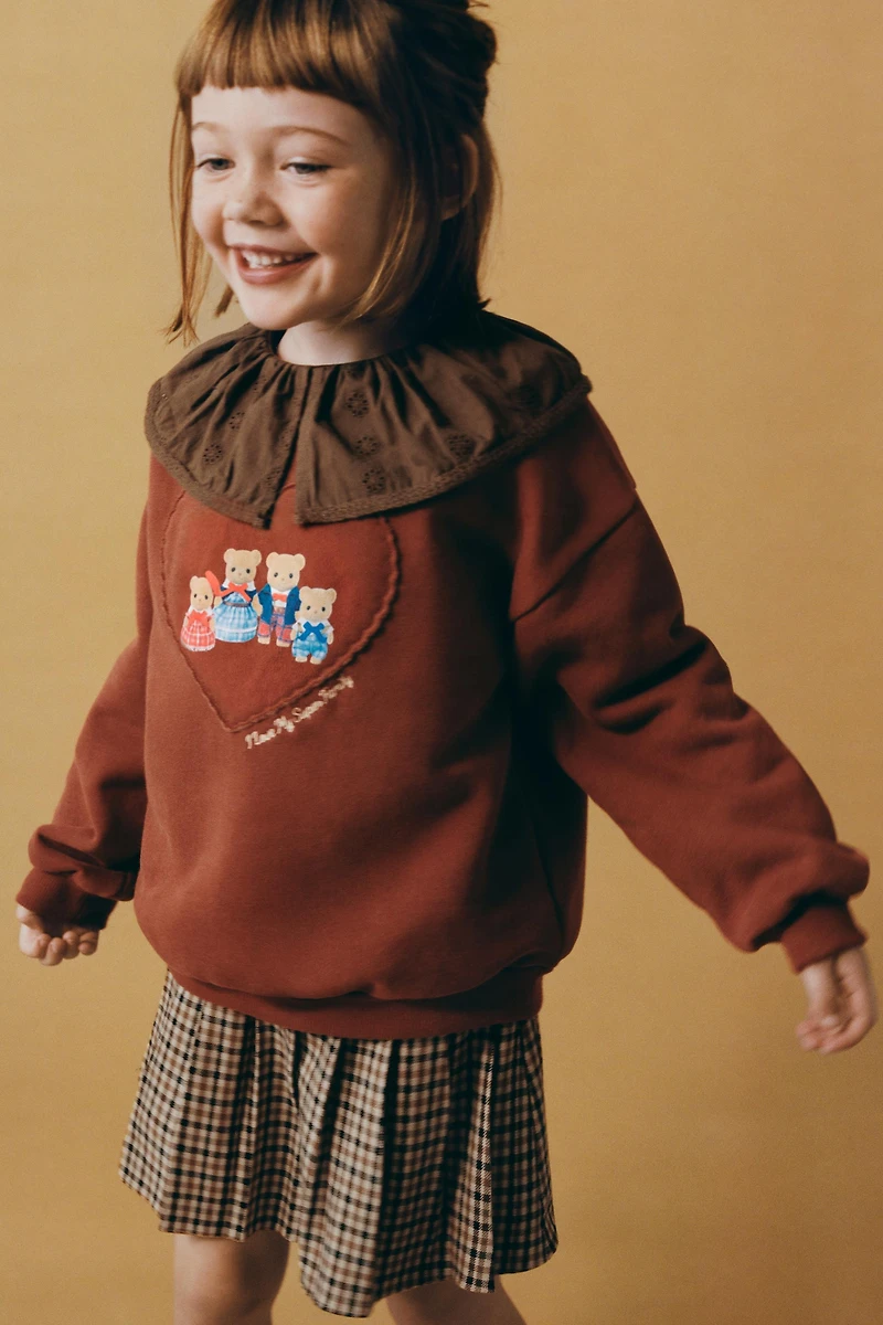 SWEAT AVEC PIÈCE CALICO CRITTERS ®