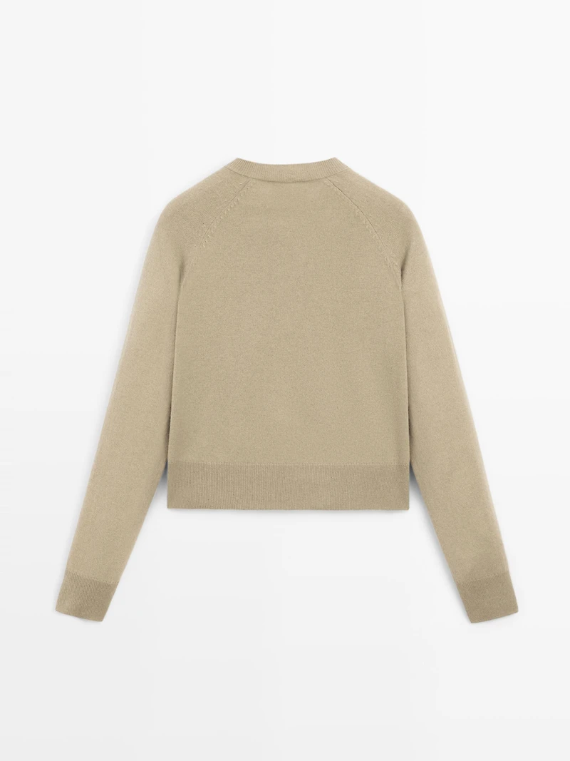 Short knit cardigan with raglan sleeves