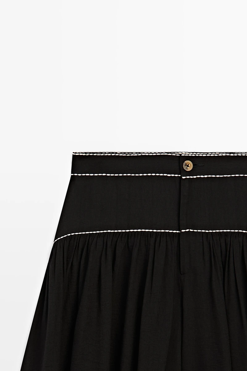 Flowing trousers with contrast detail
