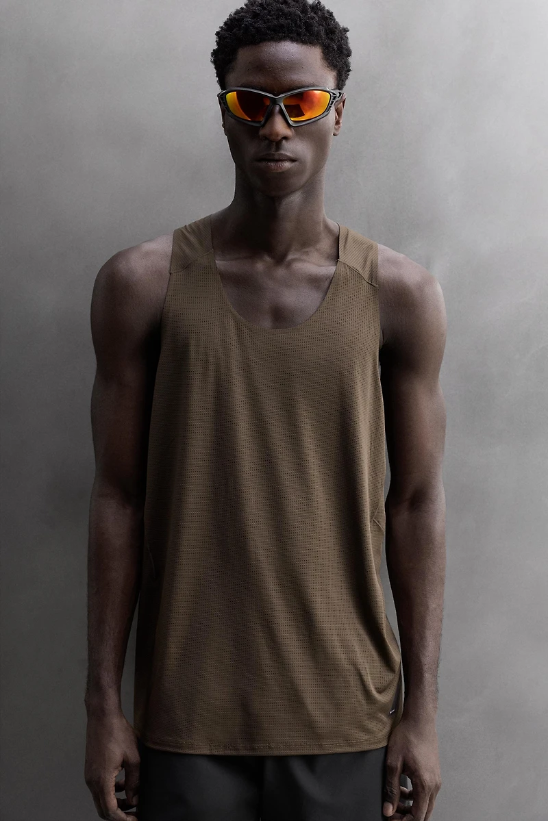 LIGHTWEIGHT RUNNING TANK TOP