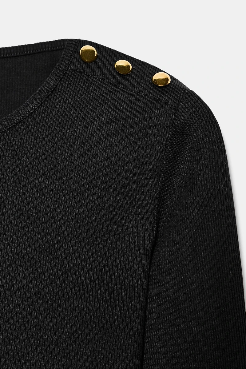 RIBBED BUTTON T-SHIRT