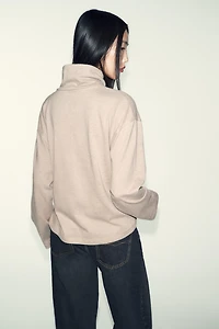 SOFT METAL APPLIQUÉ TOP