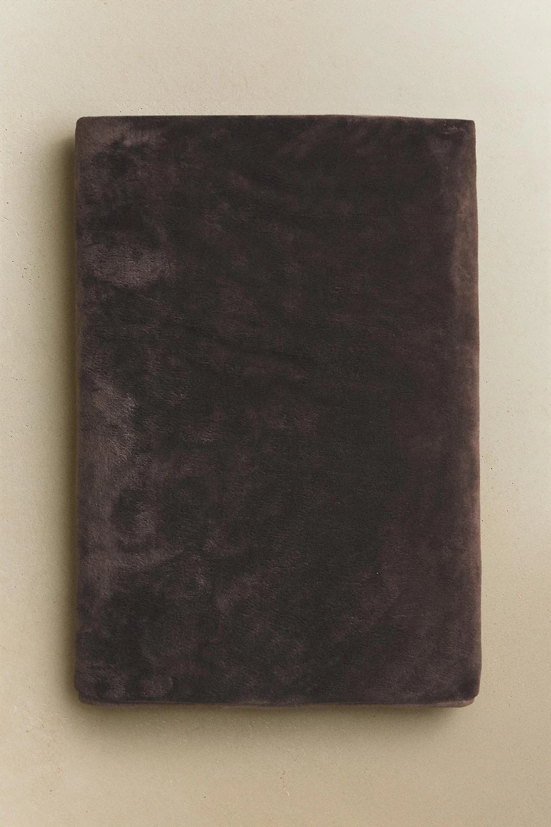FLEECE BLANKET