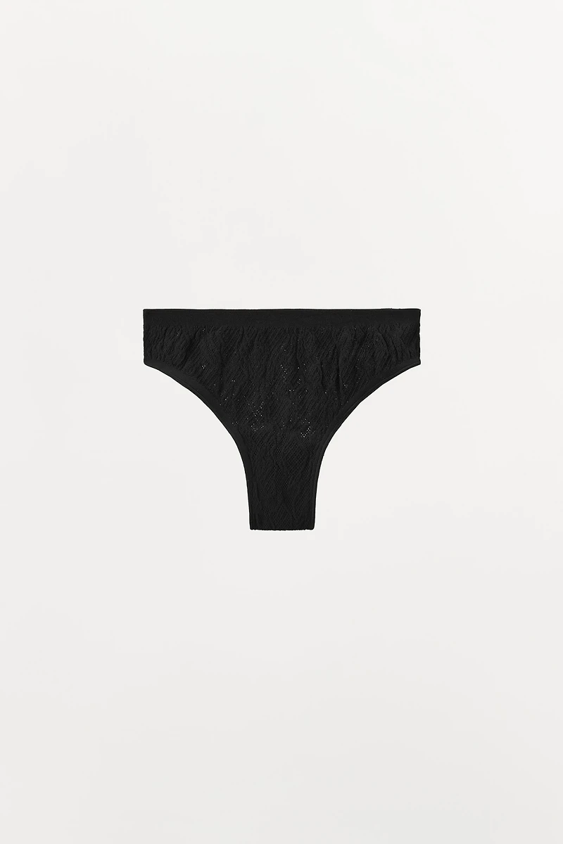 SEAMLESS LACE PANTIES