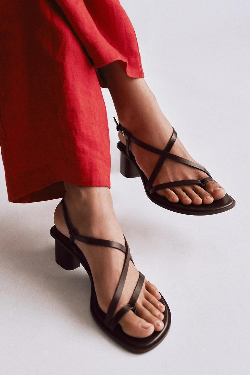 LEATHER WIDE HEEL SANDALS