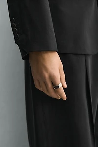 STONE SIGNET RING