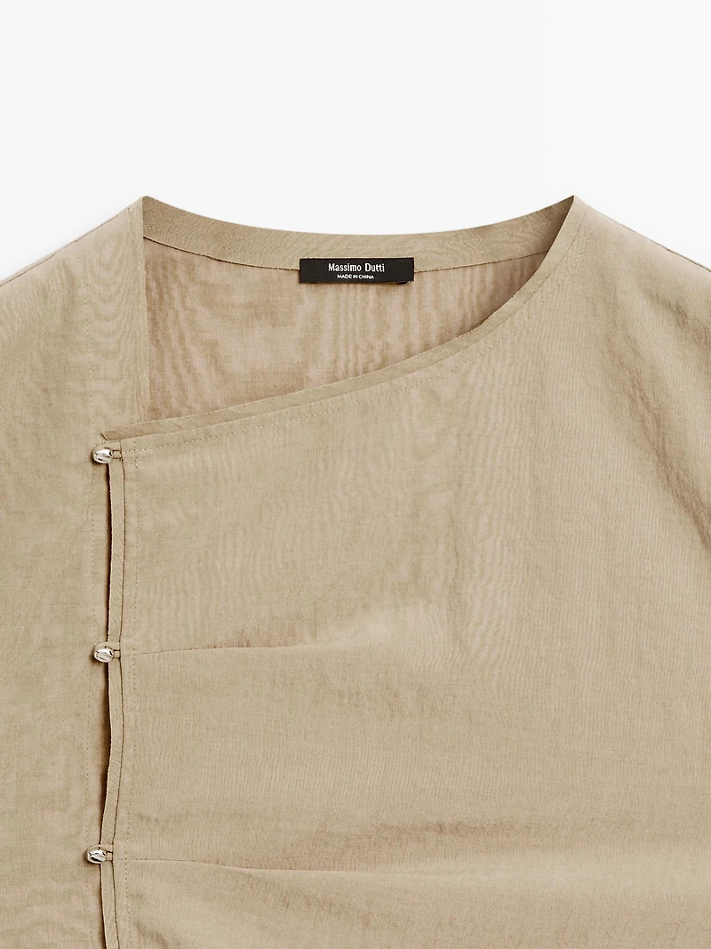 Blouse with silver button fastening on the side