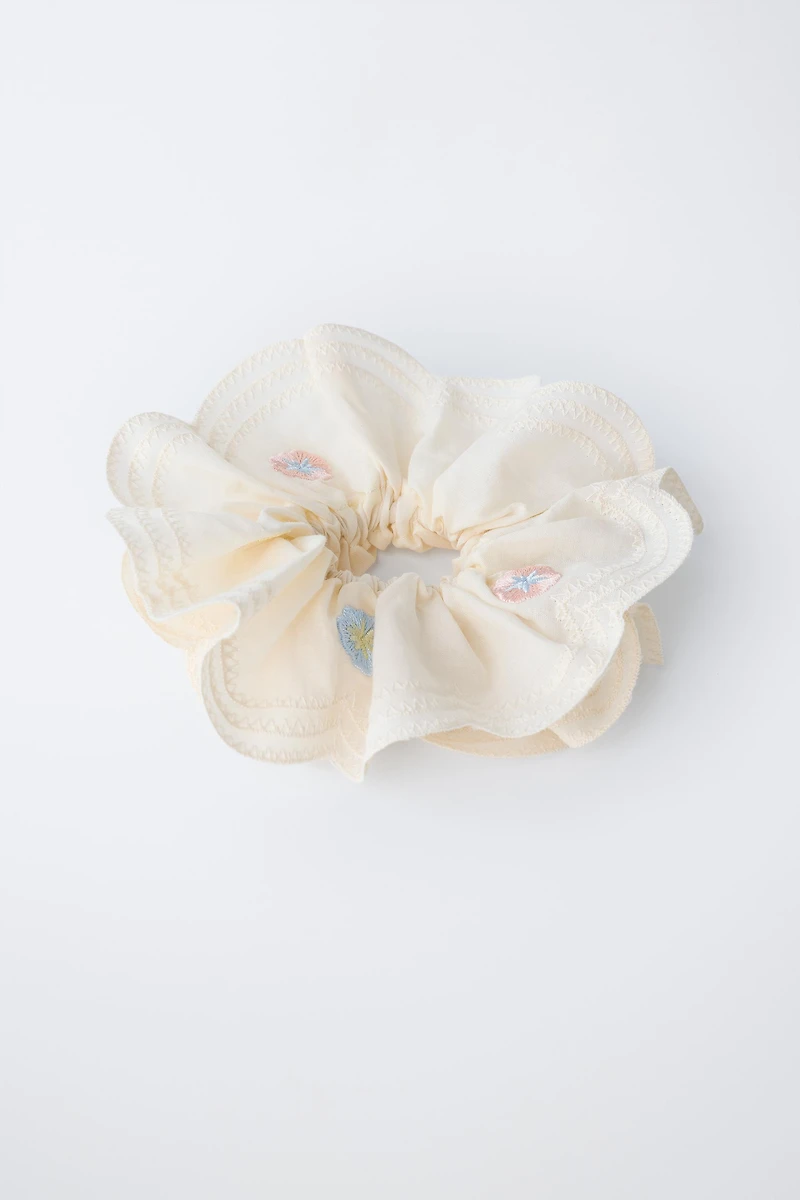 EMBROIDERED FLOWER SCRUNCHIE