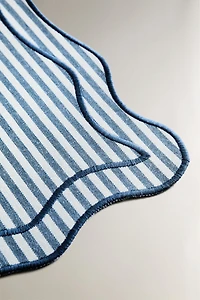 STRIPED SCALLOPED PLACEMAT