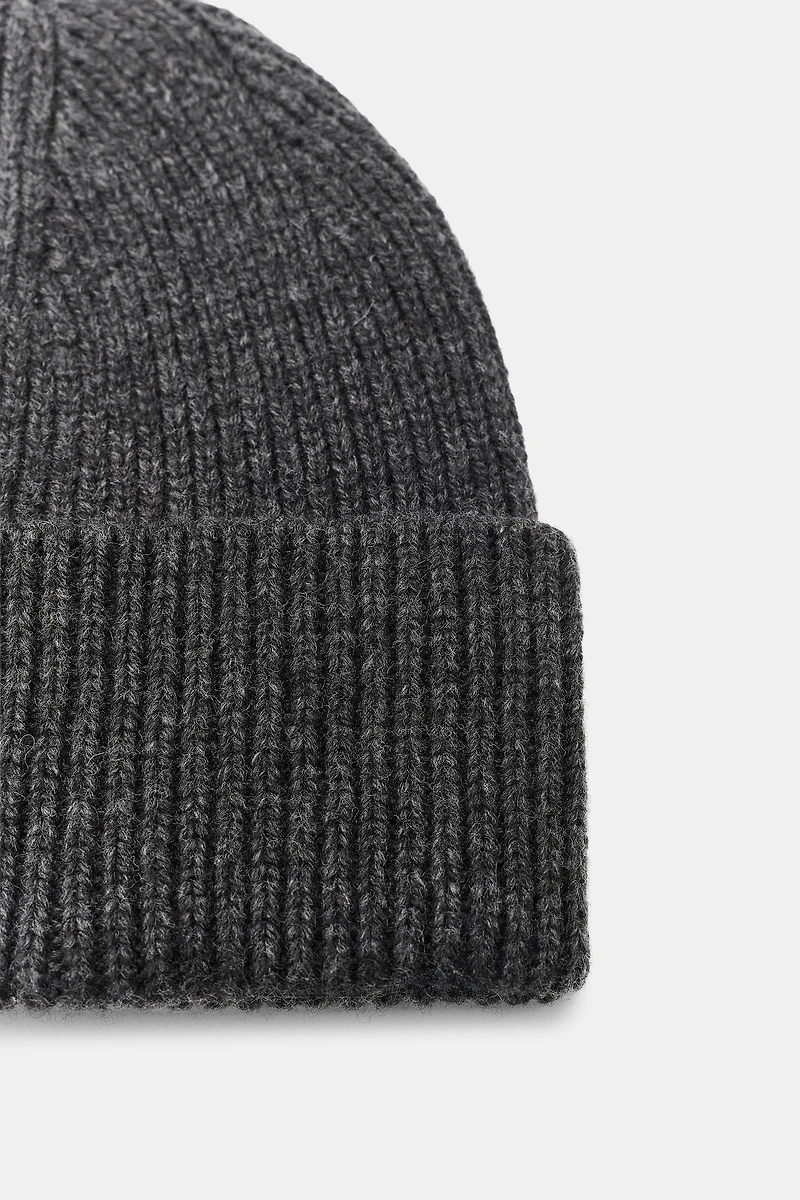 CUFFED RIBBED BEANIE