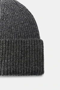 CUFFED RIBBED BEANIE