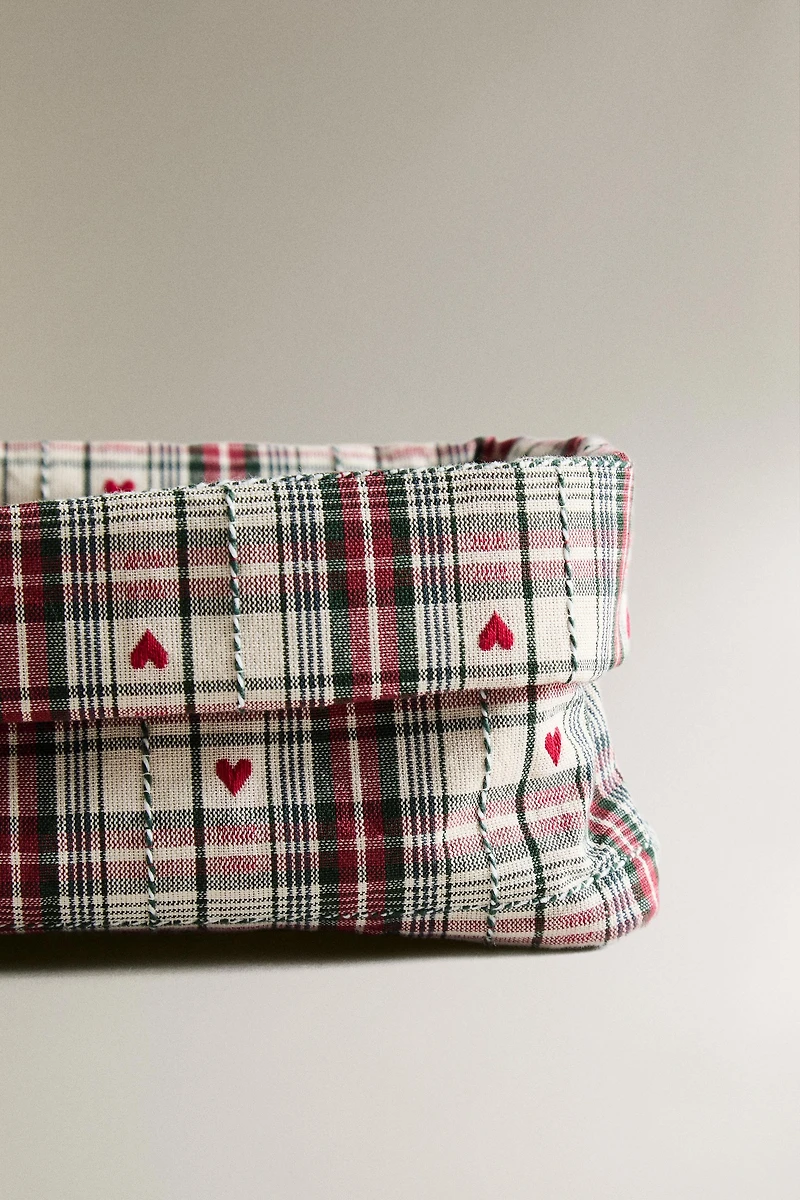 CHRISTMAS BREAD WITH HEARTS