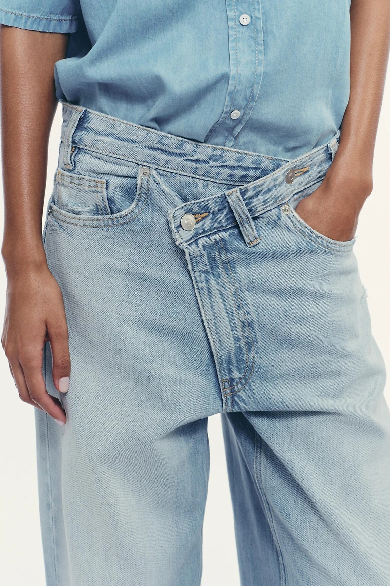 TRF HIGH-WAIST WIDE LEG CROSSOVER JEANS