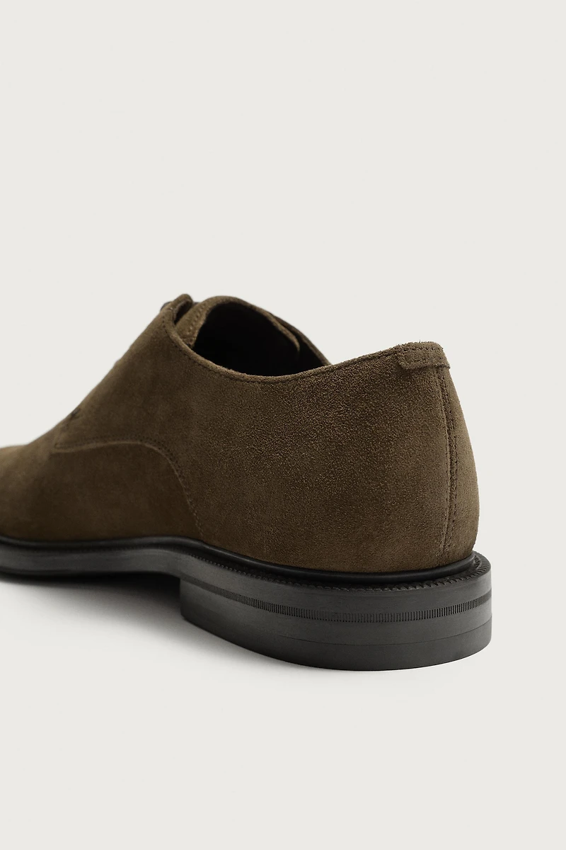 CHAUSSURES EN CUIR