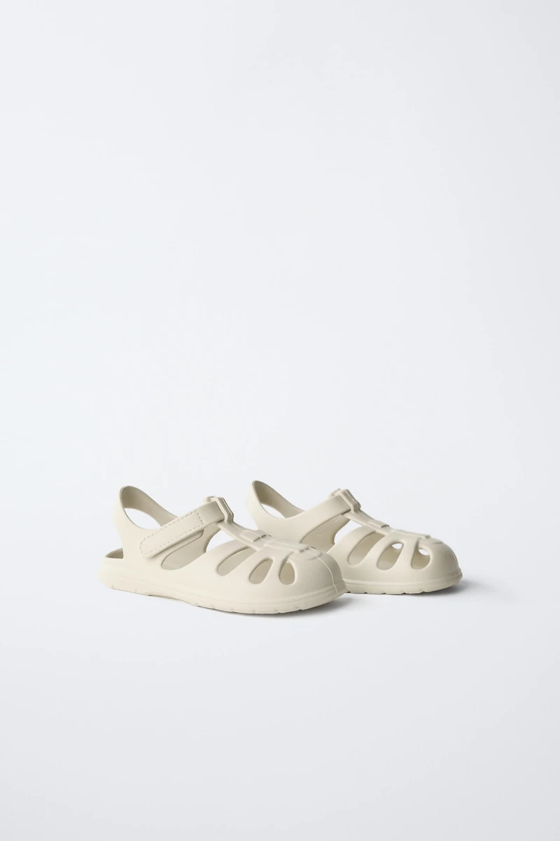 SANDALES STYLE PLAGE PIEDS NUS
