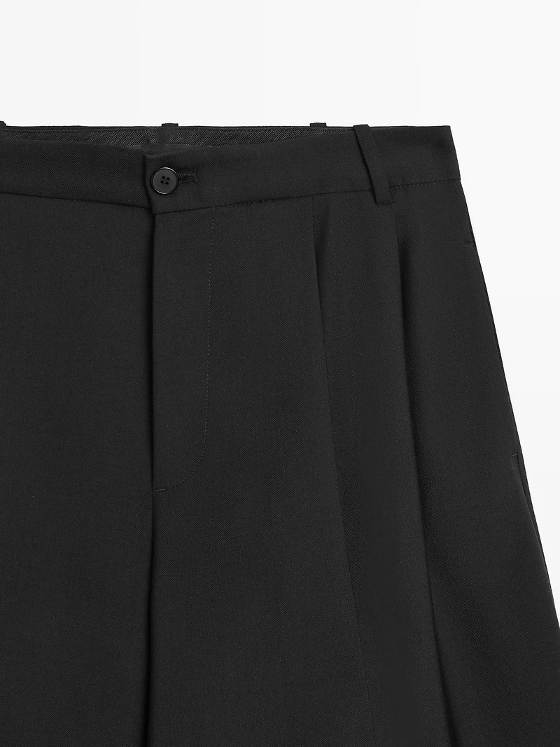 Flowing trousers with darts