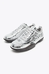 METALLIC-EFFECT RUNNING SHOES