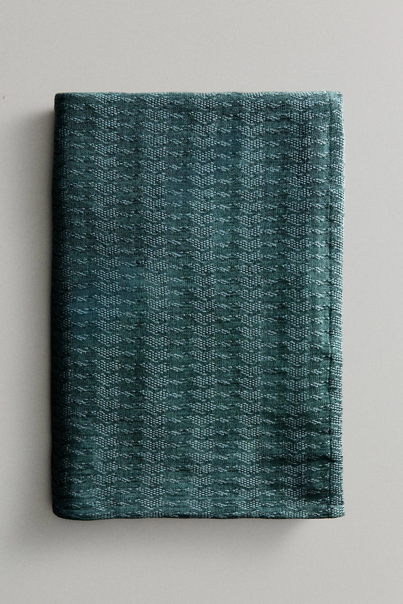 CHENILLE JACQUARD BLANKET