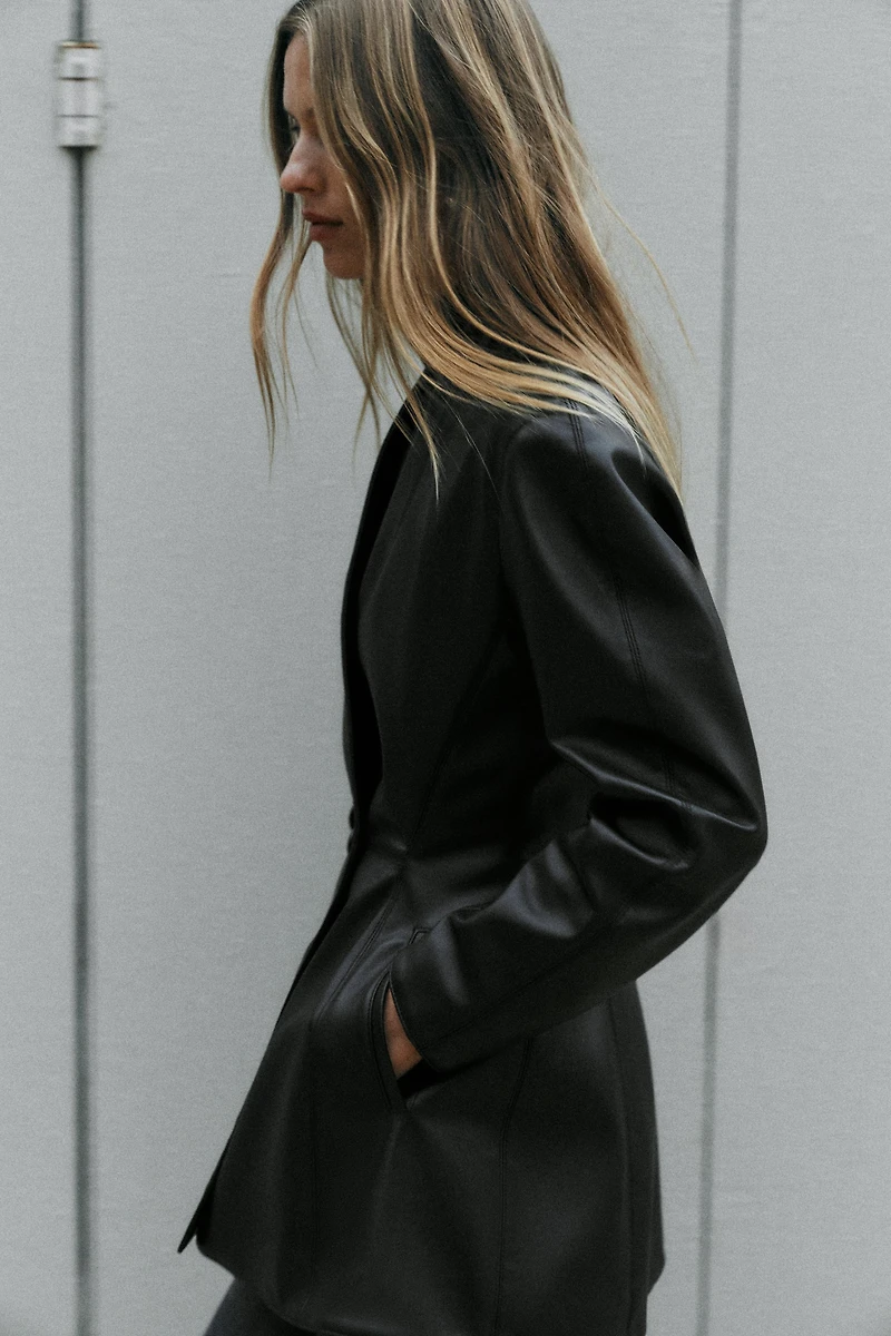 FITTED FAUX LEATHER BLAZER