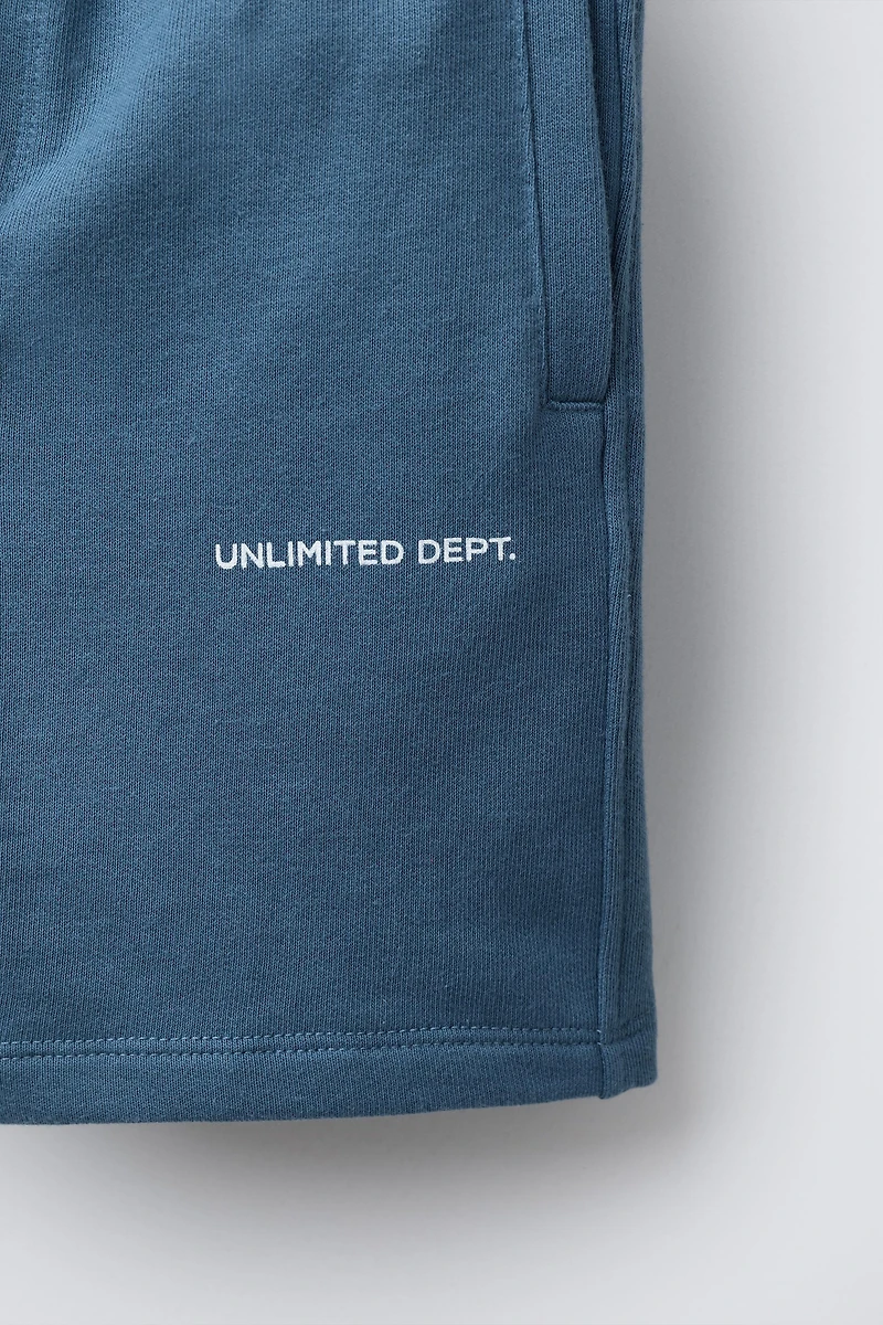 STRAIGHT FIT EMBOSSED TEXT TERRY SHORTS
