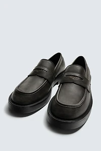 MOCASSINS VIEILLIS À MONNAIE