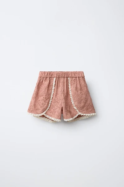 LACE EMBROIDERED FLORAL SHORTS