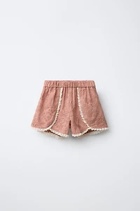 LACE EMBROIDERED FLORAL SHORTS