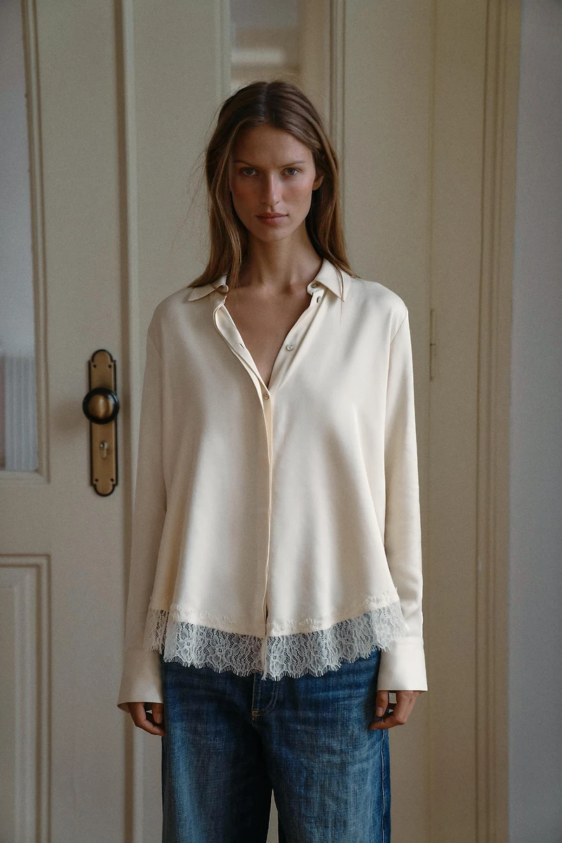 CHEMISE SATINÉE AVEC DENTELLE