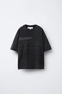 EMBOSSED TEXT T-SHIRT