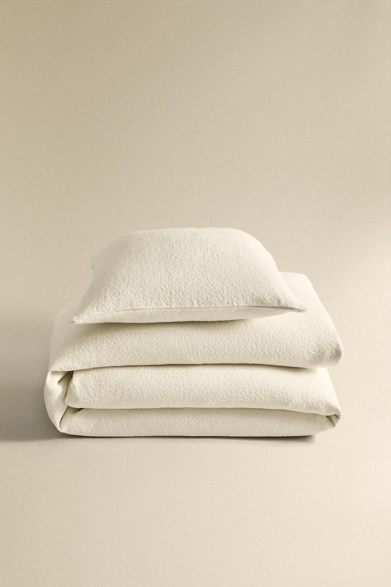 TEXTURED JACQUARD BEDSPREAD