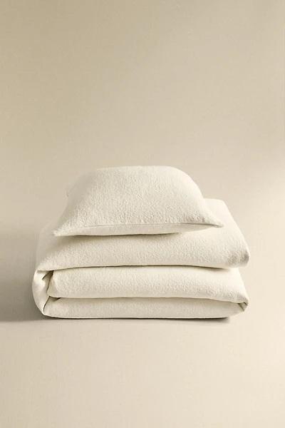 TEXTURED JACQUARD BEDSPREAD
