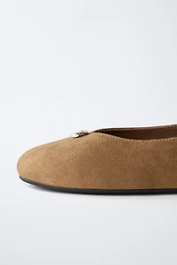 BALLET FLATS WITH APPLIQUÉ