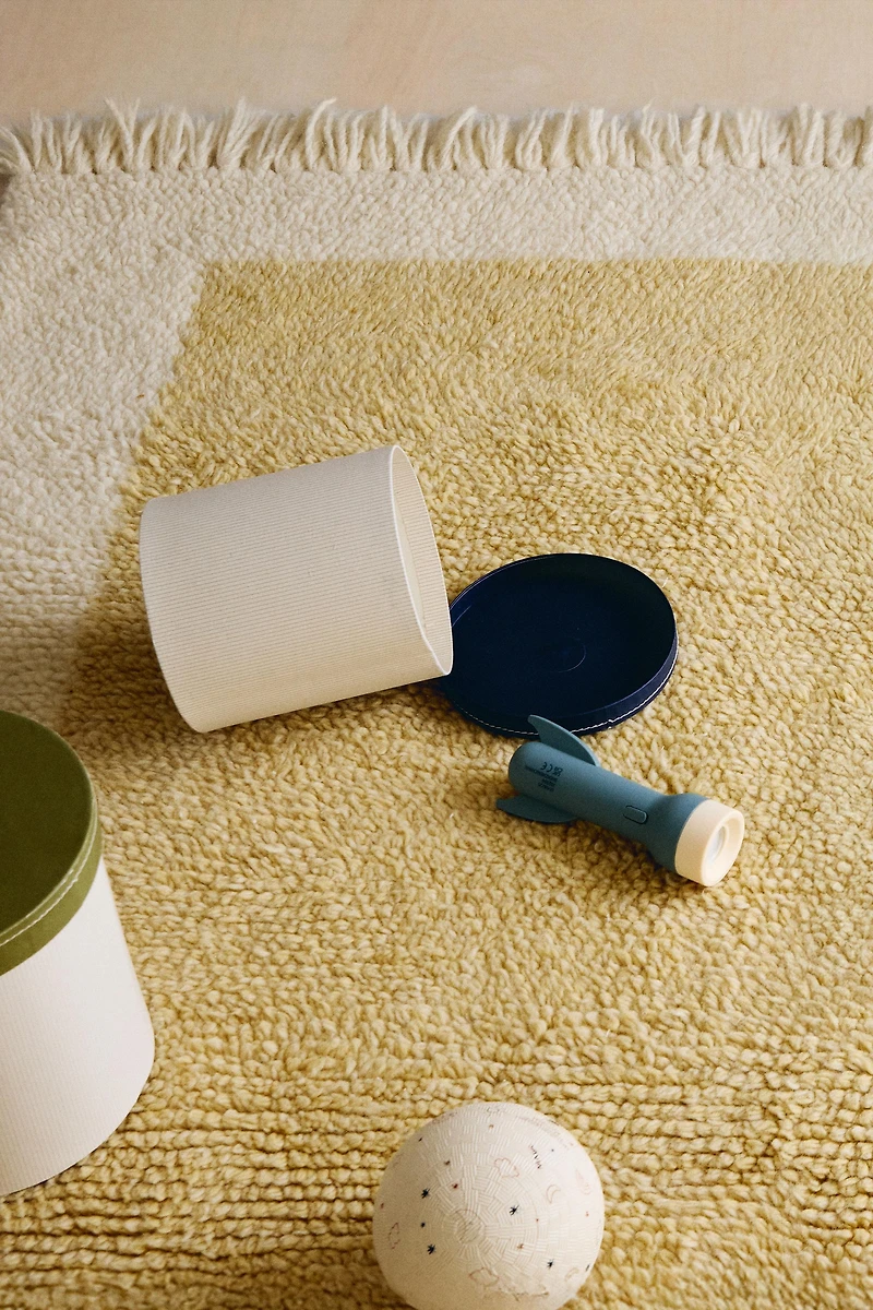 WOOL AREA RUG