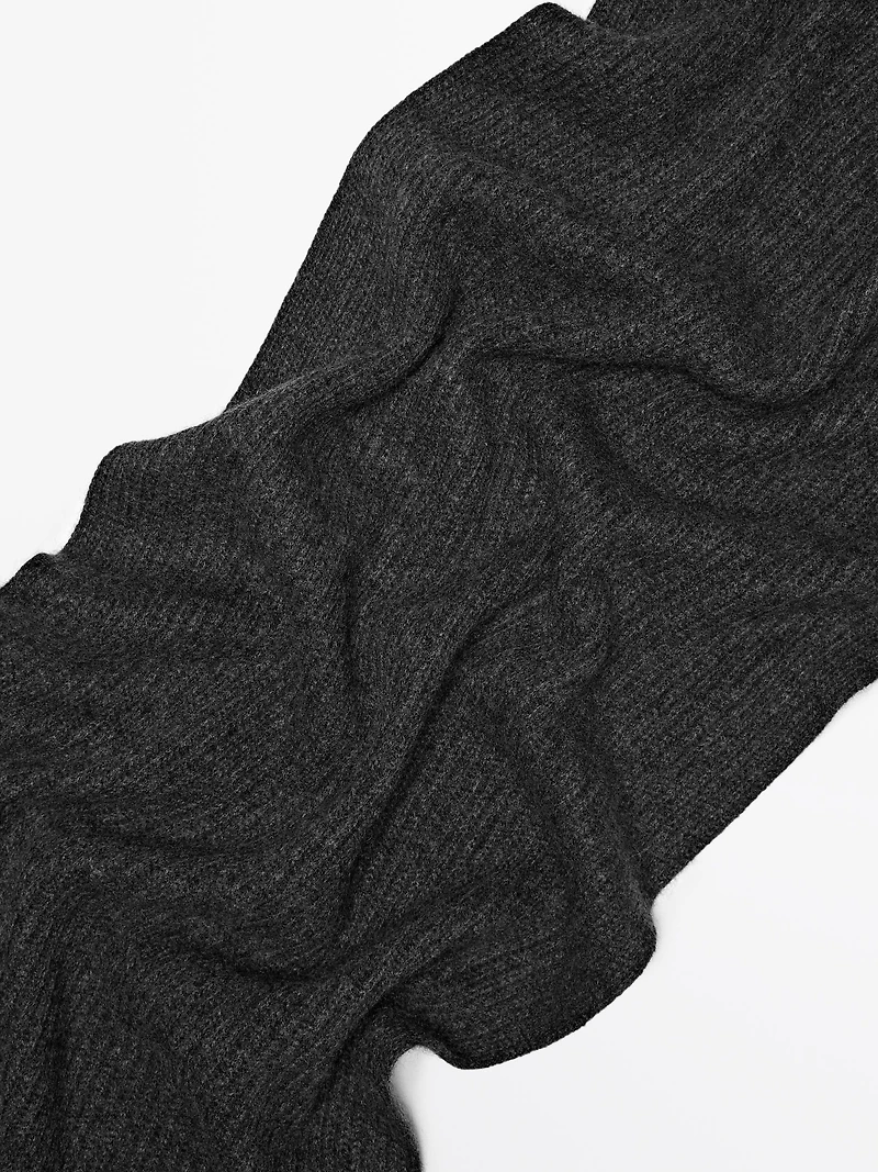 Ribbed 100% cashmere scarf