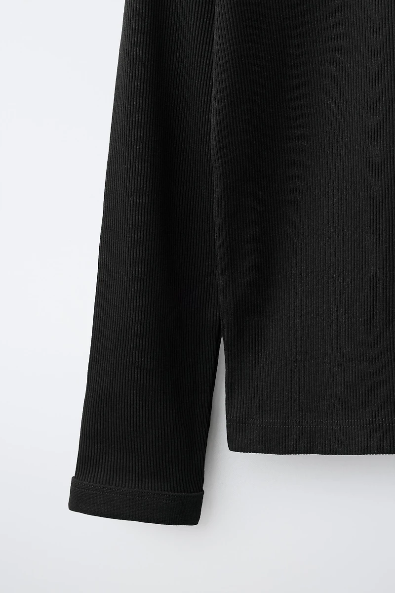 RIBBED T-SHIRT