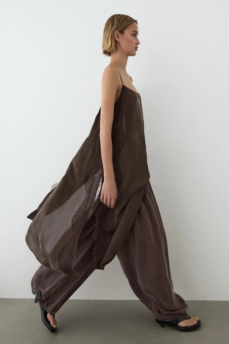 Total look flowing skort