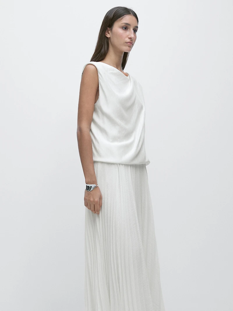 Long matching dress with pleated detail