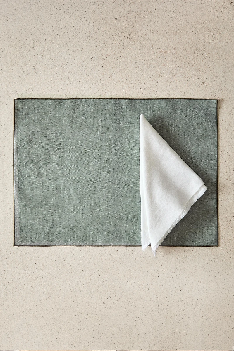 RESIN-COATED OVERLOCK PLACEMAT