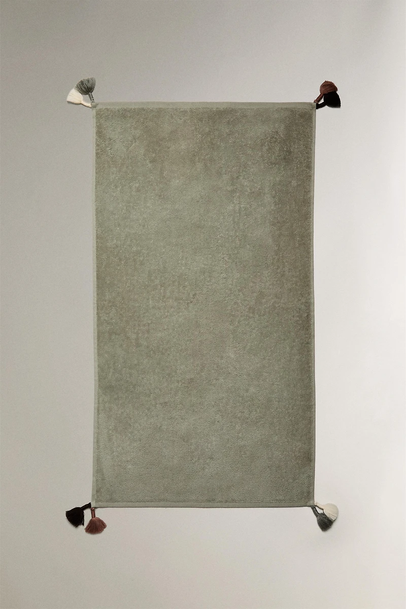 VELOUR BATH TOWEL WITH TASSELS