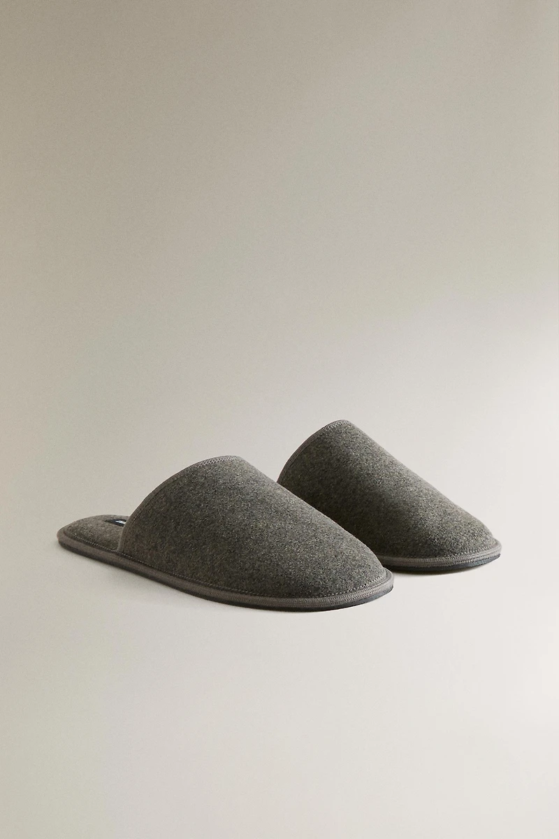 WARM FABRIC SLIPPERS