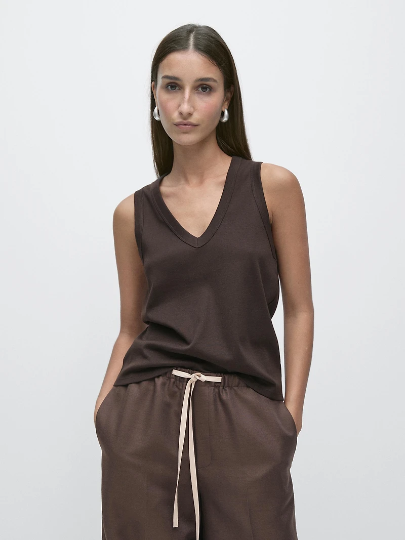 100% cotton V-neck T-shirt